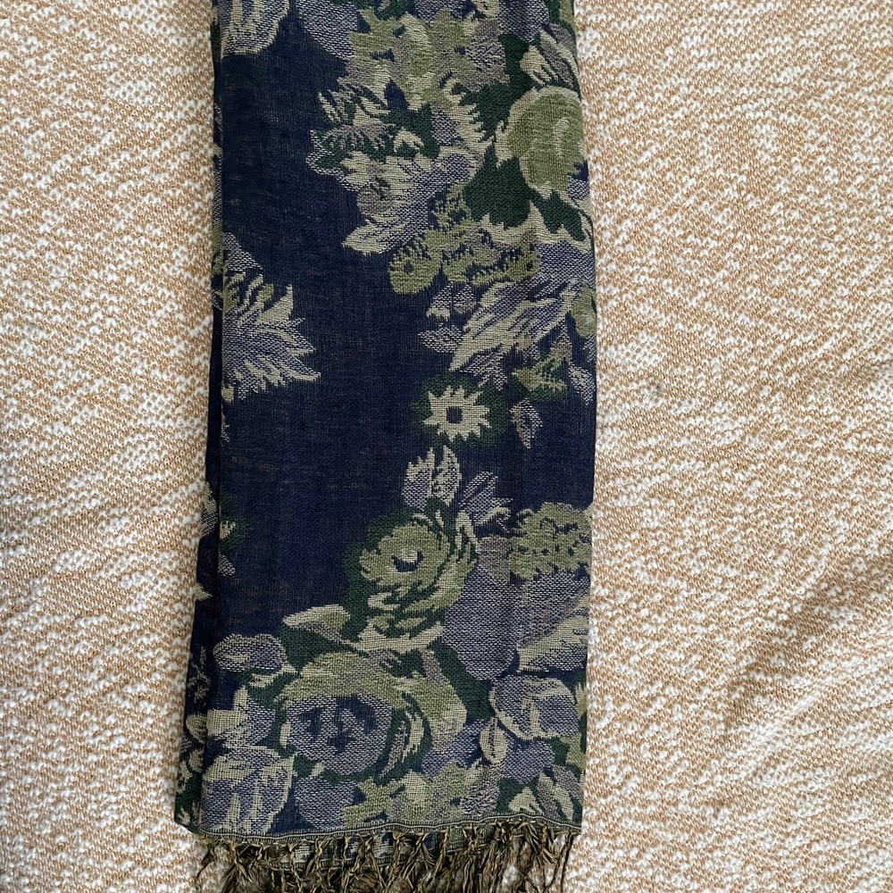 Scarf - Picture 3 of 4